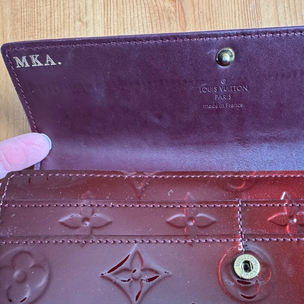 Louis Vuitton Burgandy Monogramed Vernis Sarah Wallet with COA - Picture 15 of 16